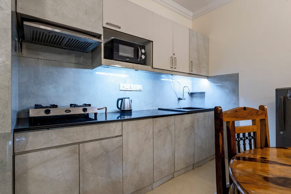 Deluxe Duplex | Private kitchen | Dining tables