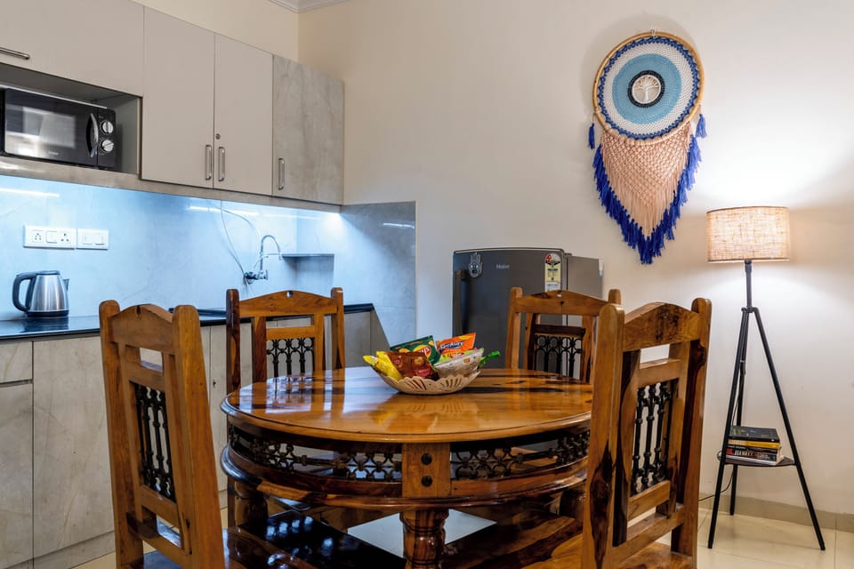 Deluxe Duplex | Dining room