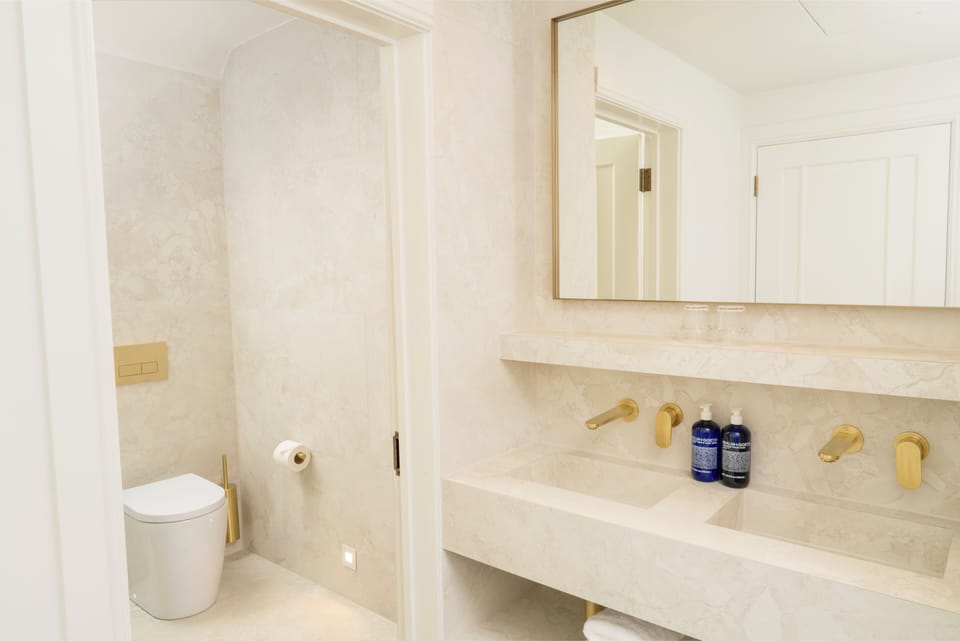 Bathtub, hair dryer, towels
