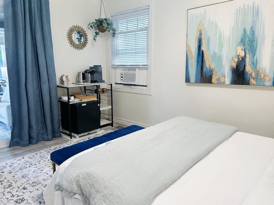 Deluxe Suite, Garden View | Blackout drapes, iron/ironing board, WiFi (free), individually decorated