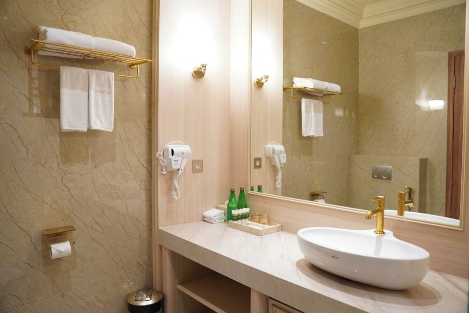 City Suite, City View | Bathroom | Shower, hair dryer, slippers, towels