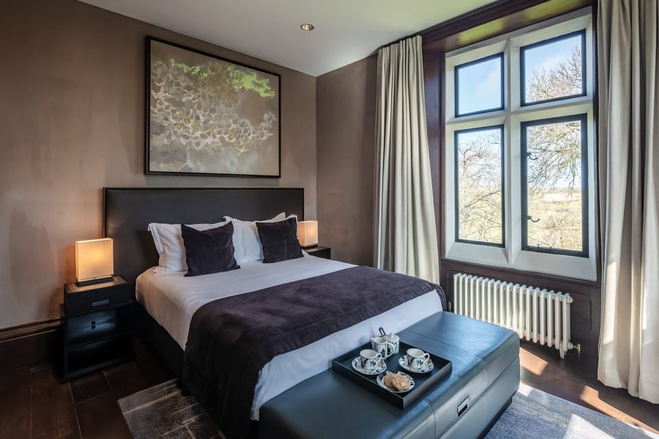 Double Room, 1 King Bed (Valley) | Desk, iron/ironing board, free WiFi, bed sheets