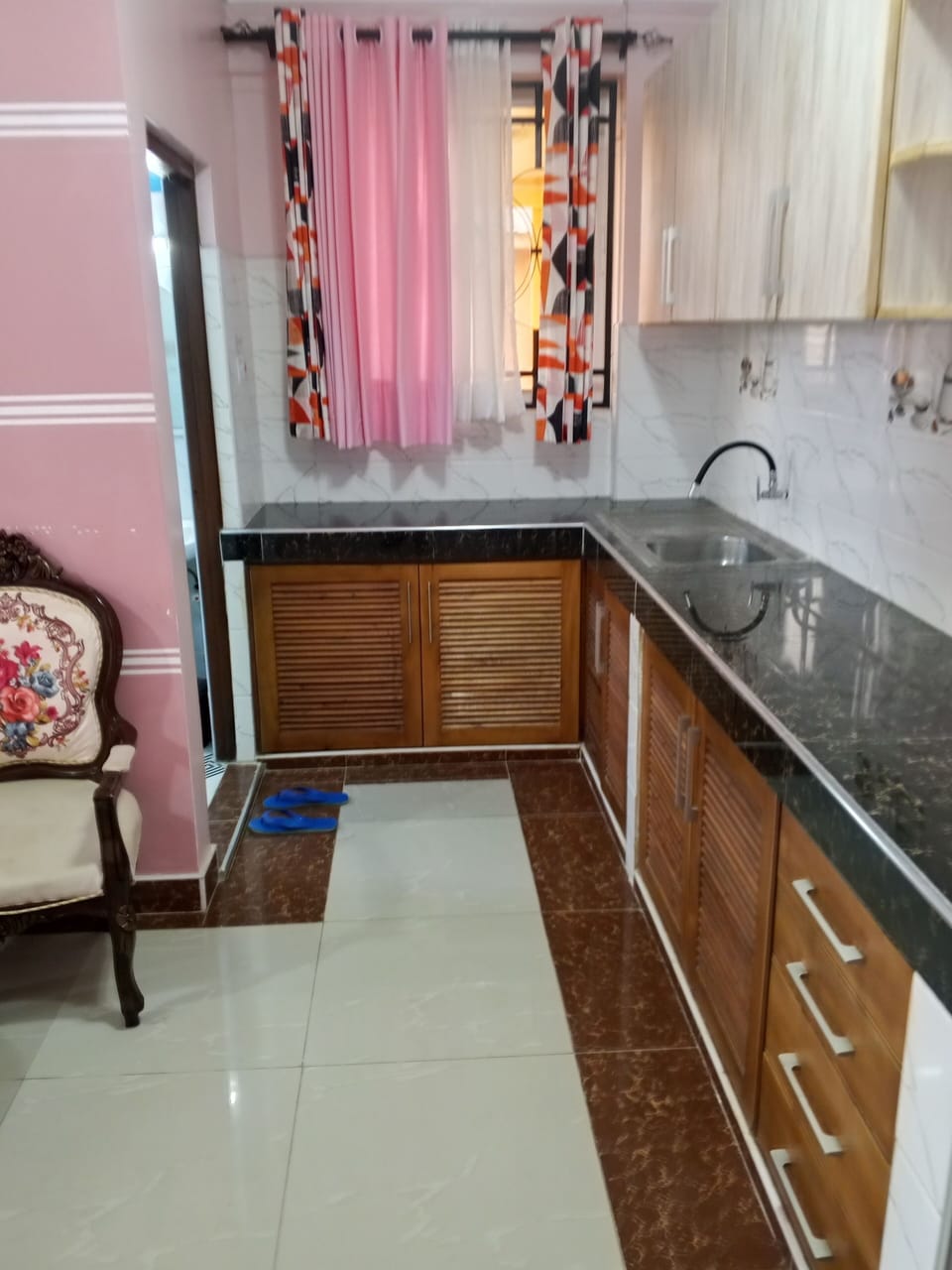 Microwave, cookware/dishes/utensils, cleaning supplies