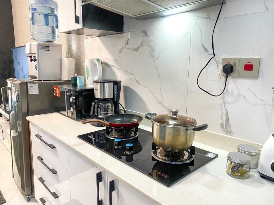 Basic Apartment, Garden View | Private kitchen
