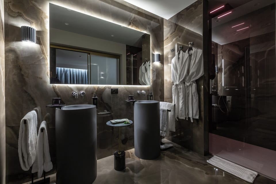 Design Suite | Bathroom | Shower, hair dryer, slippers, bidet