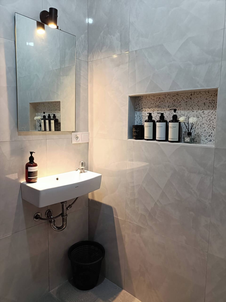 Shower, towels, soap, shampoo
