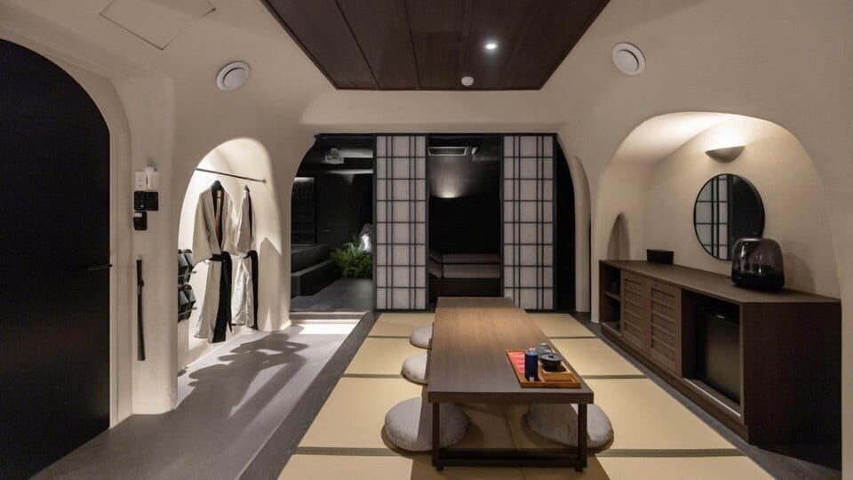 Cavern Room | Blackout drapes, soundproofing, free WiFi, bed sheets