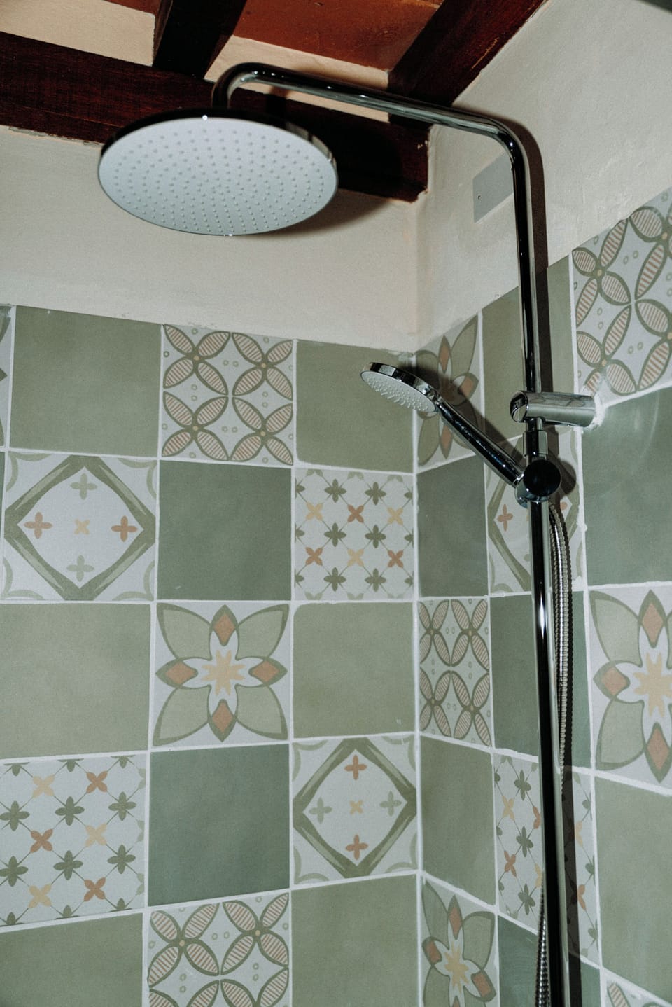 Deluxe Room, 1 Double Bed, Bathtub, Hill View | Bathroom | Free toiletries, hair dryer, slippers, towels