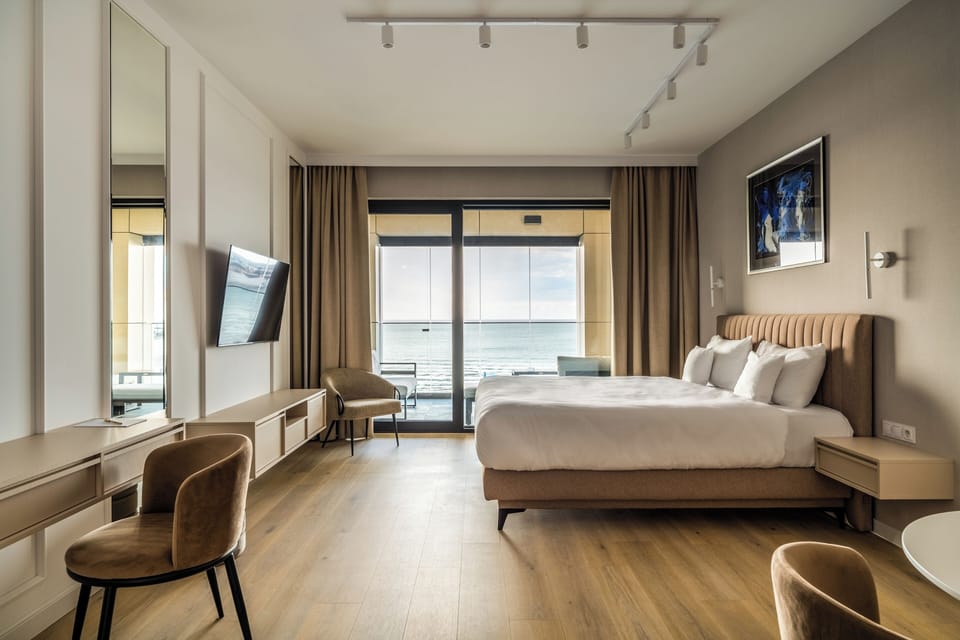 Premium Room, Sea View | In-room safe, individually decorated, individually furnished, desk