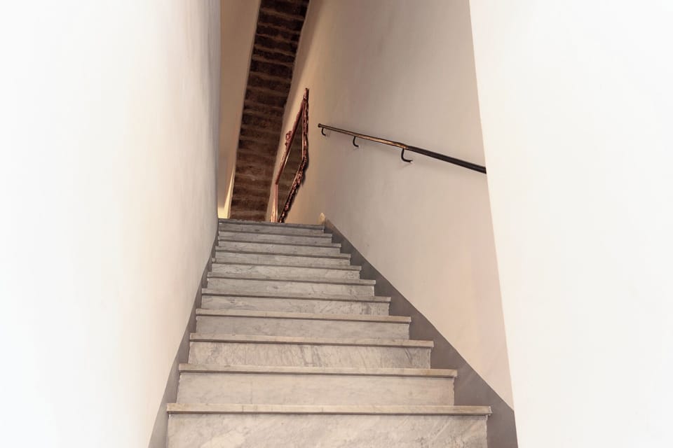Handrails in stairways