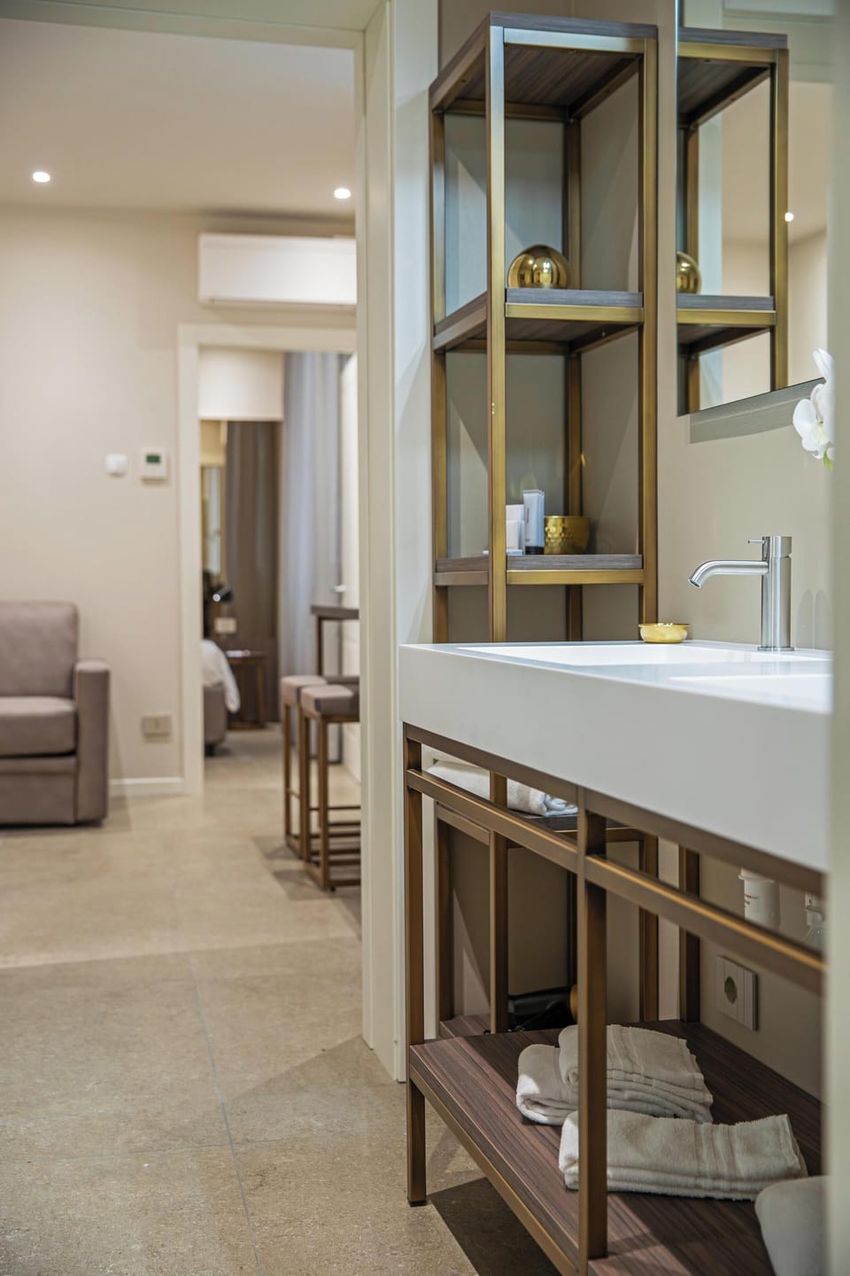 Luxury Suite | Bathroom | Shower, rainfall showerhead, designer toiletries, hair dryer
