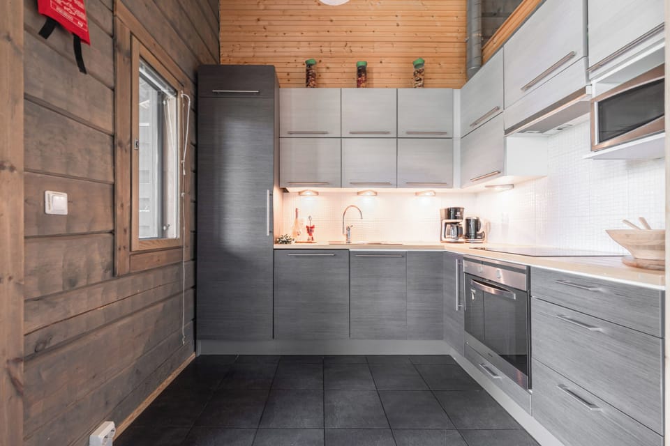 Classic Chalet, Courtyard View | Private kitchen | Full-size fridge, microwave, oven, stovetop