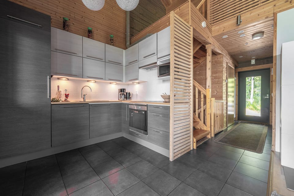Classic Chalet, Courtyard View | Private kitchen | Full-size fridge, microwave, oven, stovetop