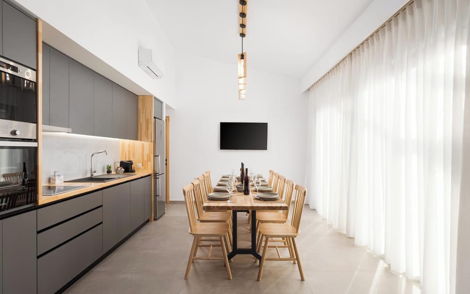 Deluxe Villa, Mountain View | Dining room