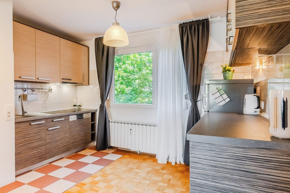 Family Apartment, 1 Bedroom, Balcony (The Green Corner Apartment With) | Private kitchen