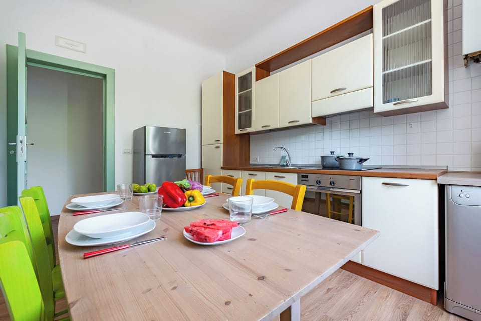 Family Apartment, 2 Bedrooms, Air conditioning (L' Alì Apartment near Noci old town) | Dining