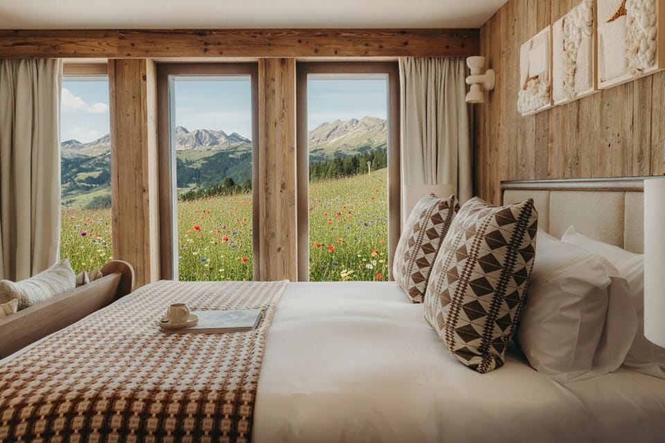 Deluxe Suite, Balcony, Mountain View | Premium bedding, in-room safe, blackout drapes, soundproofing