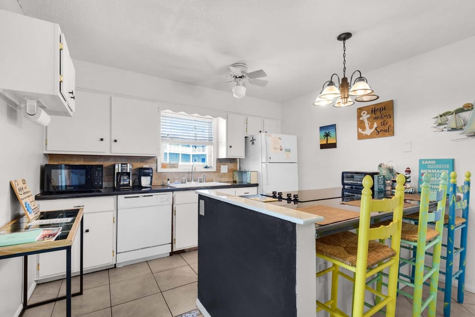 Condo, Multiple Beds (Boardwalk F1) | Private kitchen | Oven, toaster