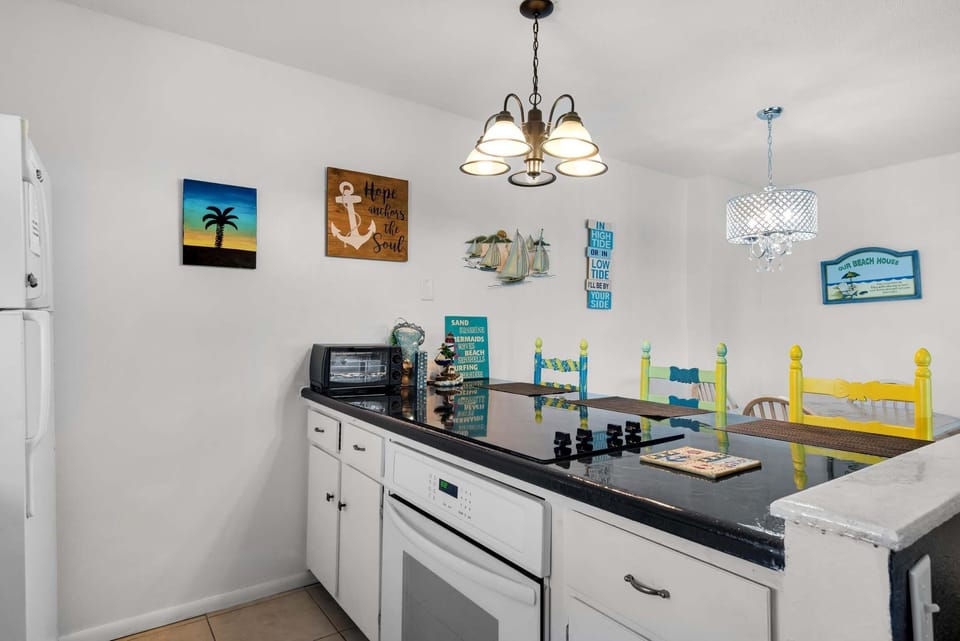 Condo, Multiple Beds (Boardwalk F1) | Private kitchen | Oven, toaster