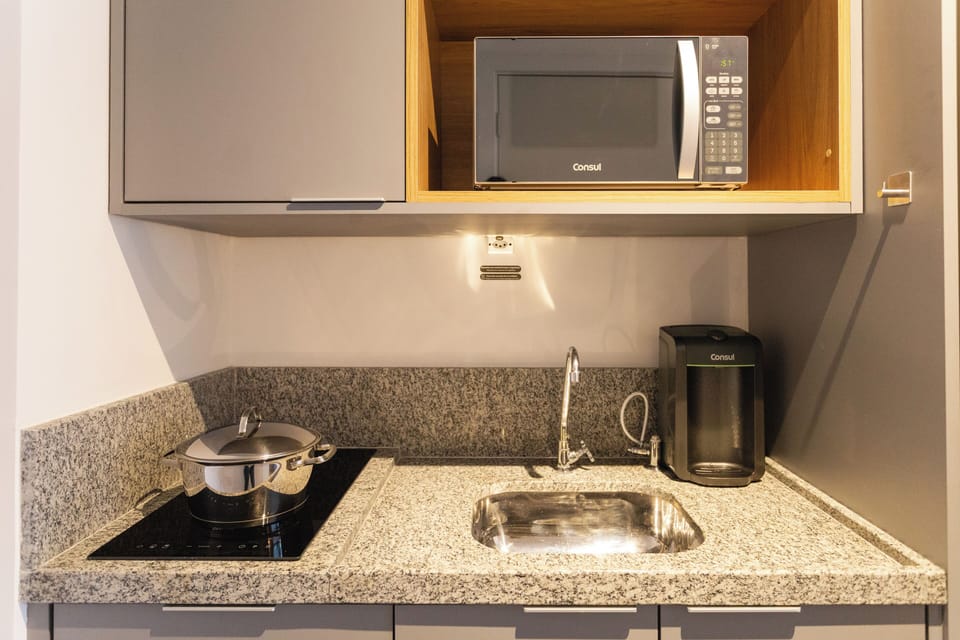 Studio | Private kitchen | Stovetop, cookware/dishes/utensils