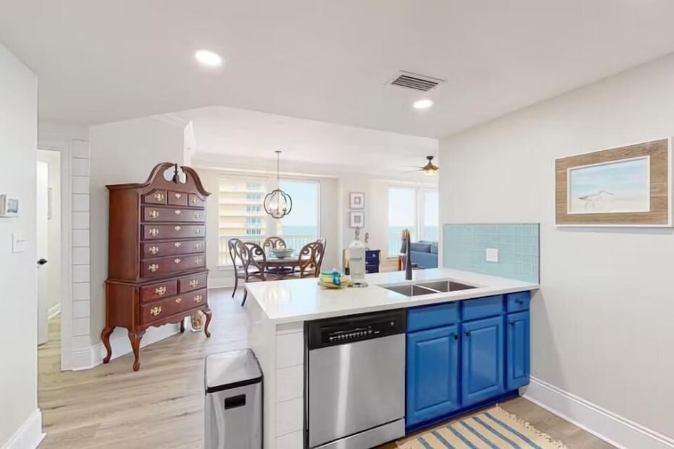 Condo, Multiple Beds (Seychelles 1701-Sandy Toes Retreat) | Private kitchen | Oven, toaster