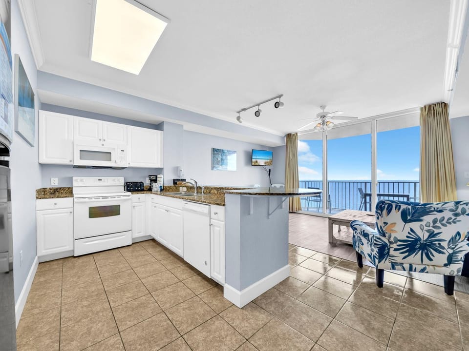 Condo, 1 King Bed with Sofa bed (Tidewater 2316) | Private kitchen | Oven, toaster
