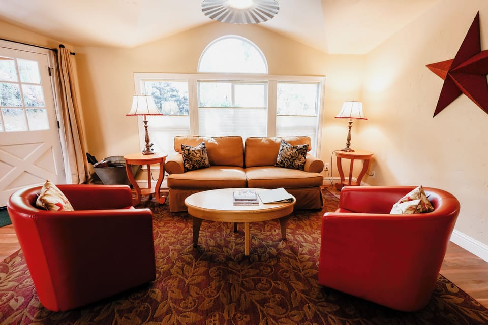 Luxury House | Living area | TV