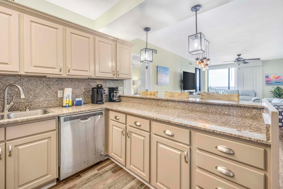 Condo, Multiple Beds (Romar Place 302) | Private kitchen | Oven, toaster