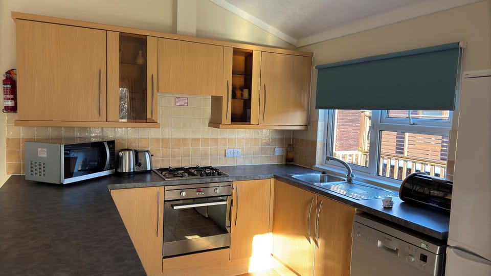 Dishwasher, cookware/dishes/utensils
