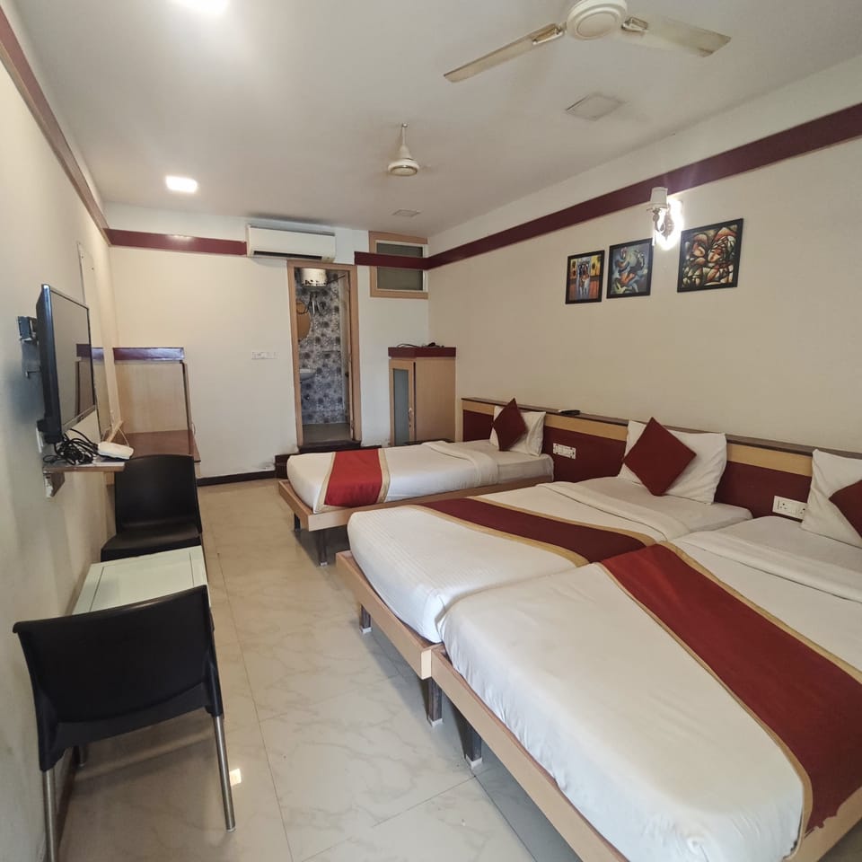 Deluxe Double or Twin Room | Desk, laptop workspace, free WiFi