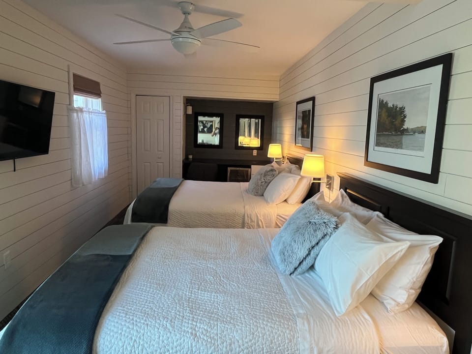 Standard Quadruple Room, Lake View | Free WiFi