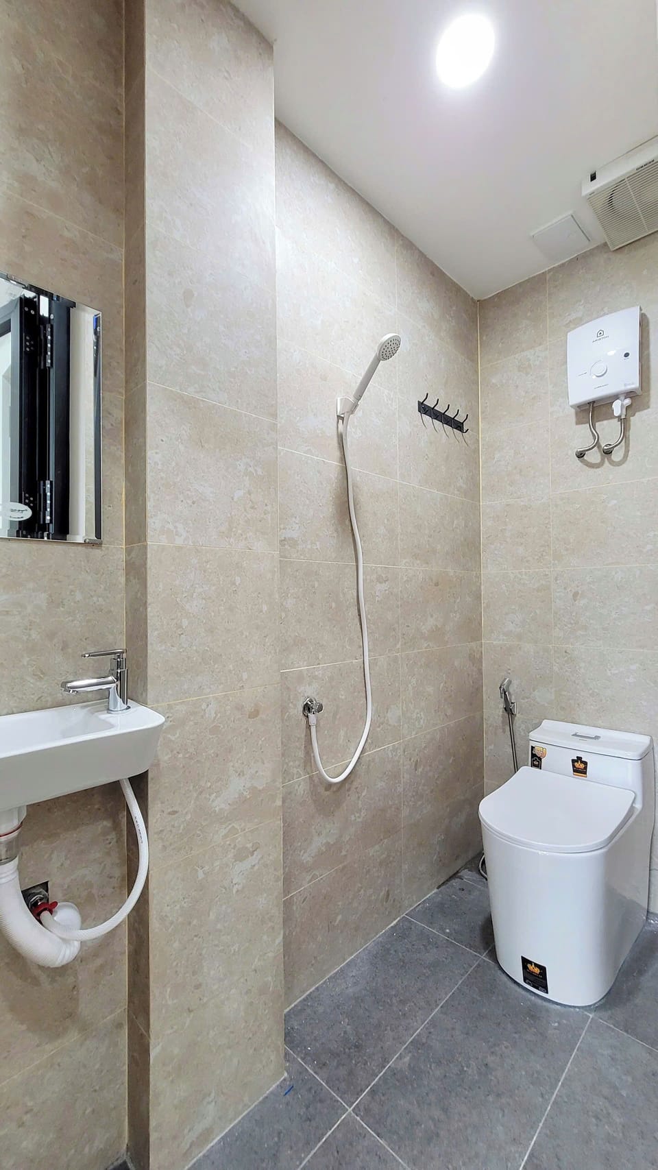 Standard Double Room, 1 Double Bed, City View | Bathroom | Shower, hair dryer, slippers, bidet