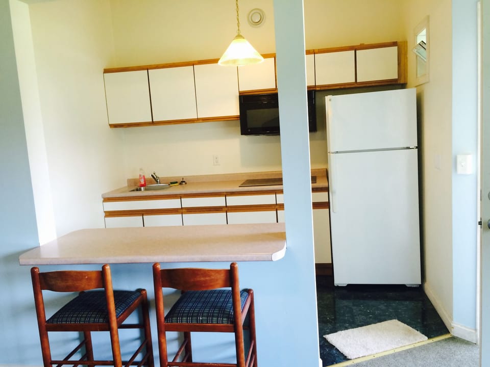 Suite Cabin | 1 bedroom, rollaway beds, free WiFi, bed sheets