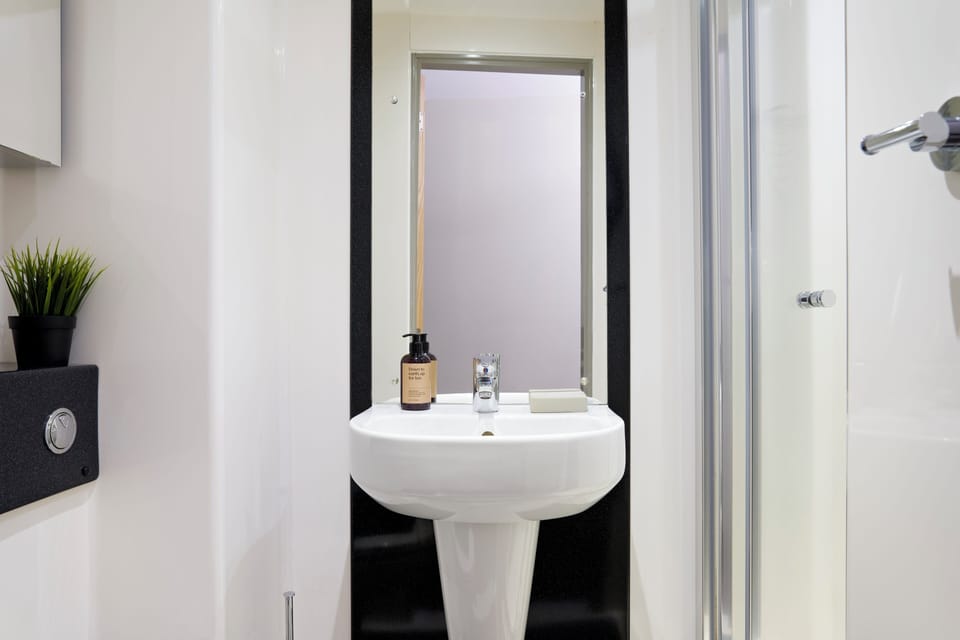 Single Room | Bathroom