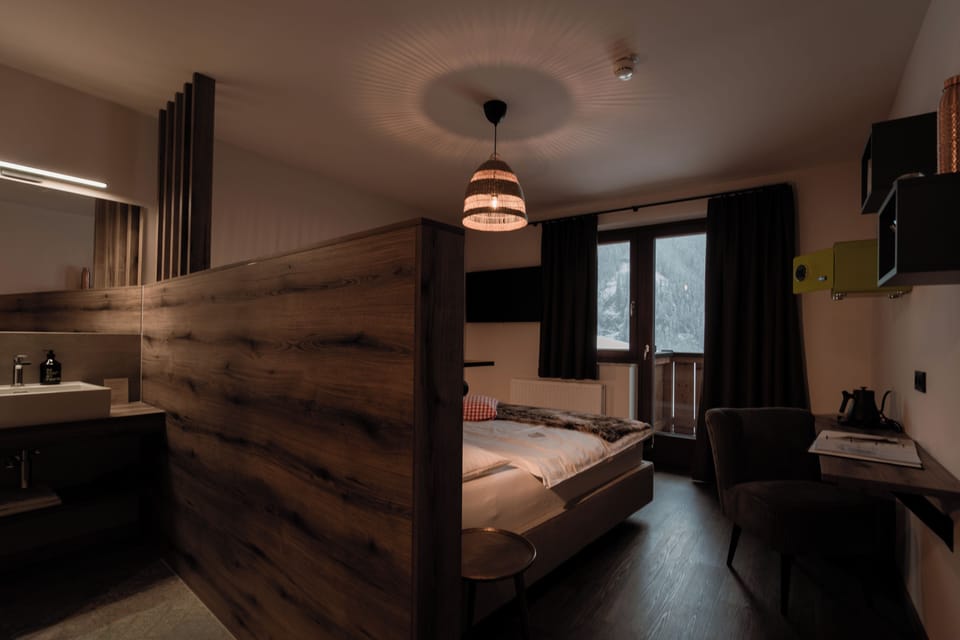 Comfort Double Room, Balcony, Mountain View | Free WiFi