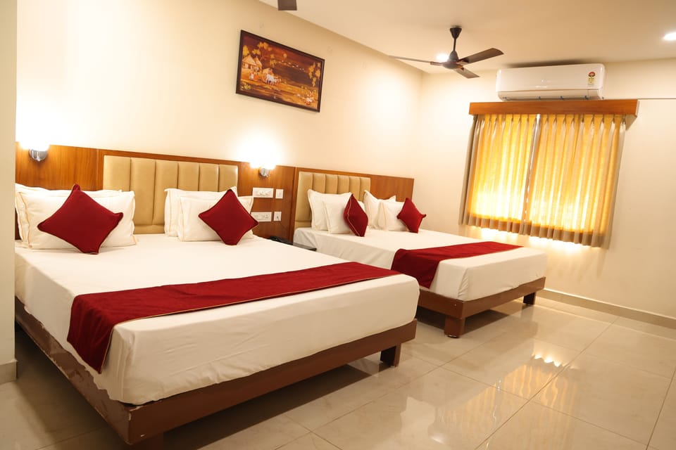 Family Room | Egyptian cotton sheets, premium bedding, soundproofing, WiFi (free)