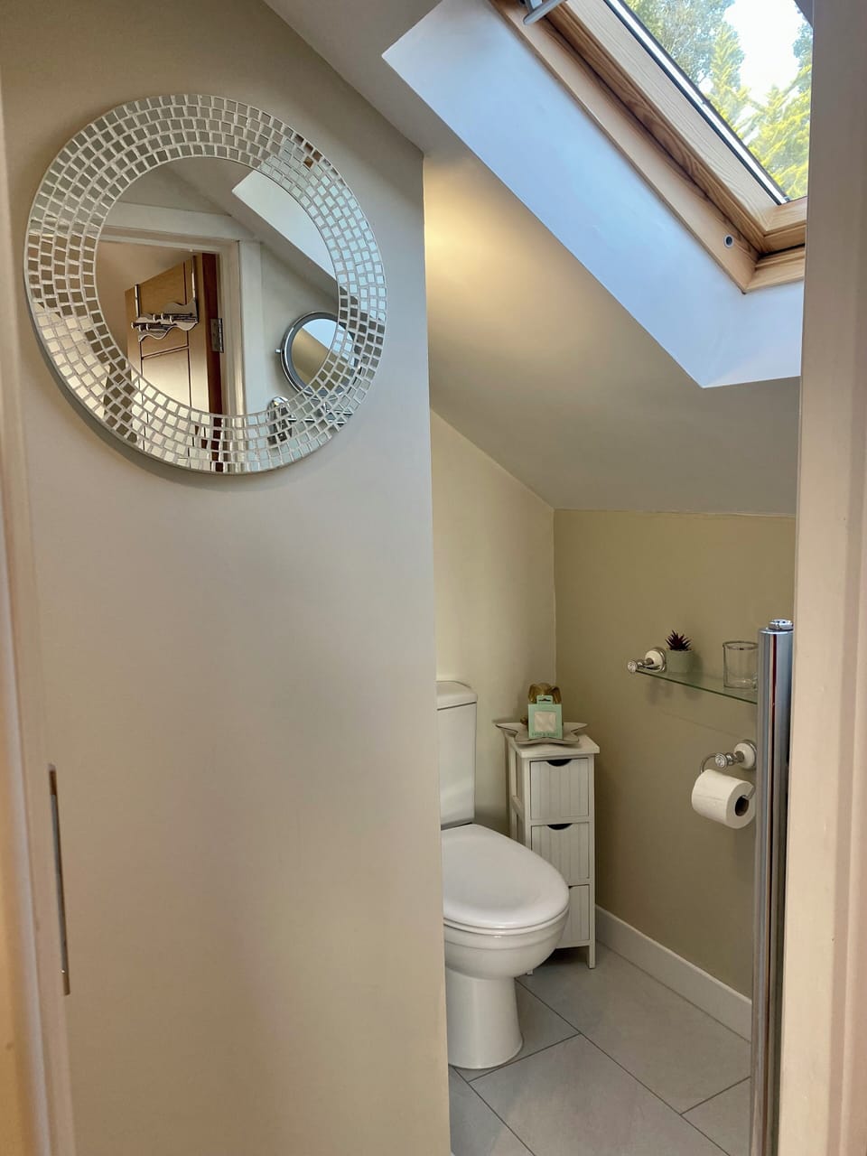 Double Room | Bathroom | Free toiletries, hair dryer, towels, toilet paper