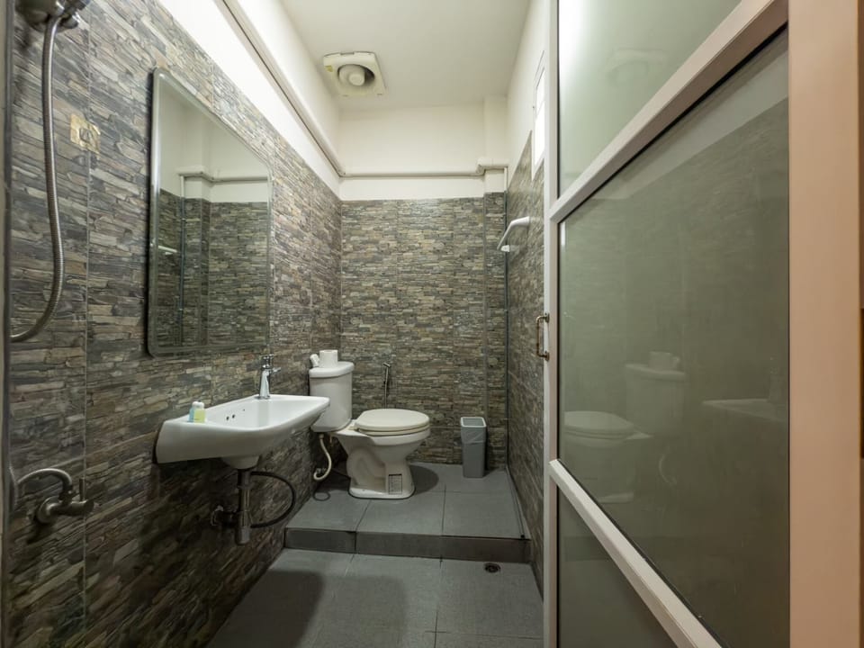 The Seathru Standard 2nd Floor | Bathroom