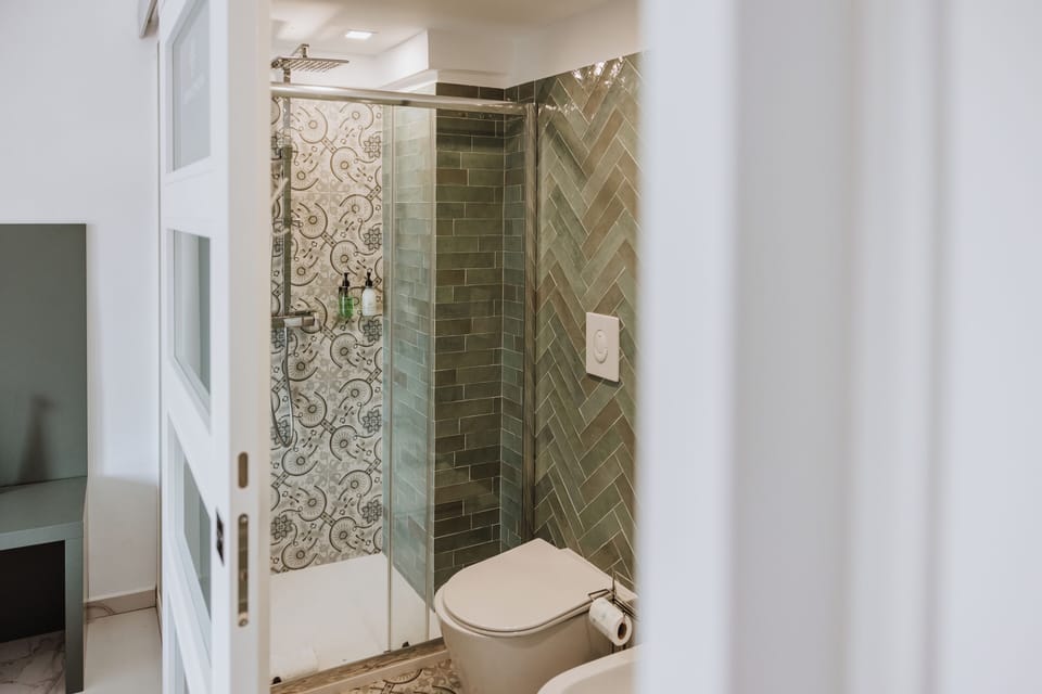 Basic Room, Non Smoking, Patio | Bathroom | Shower, hair dryer, towels, soap