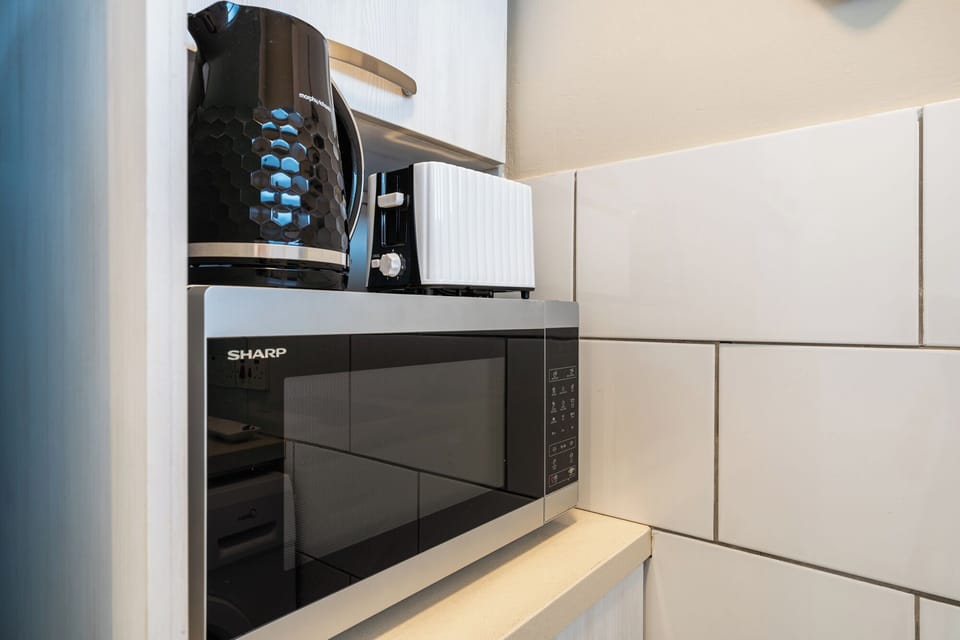 Apartment, 1 Double Bed, Kitchenette, City View | Private kitchenette | Fridge, microwave, stovetop, electric kettle