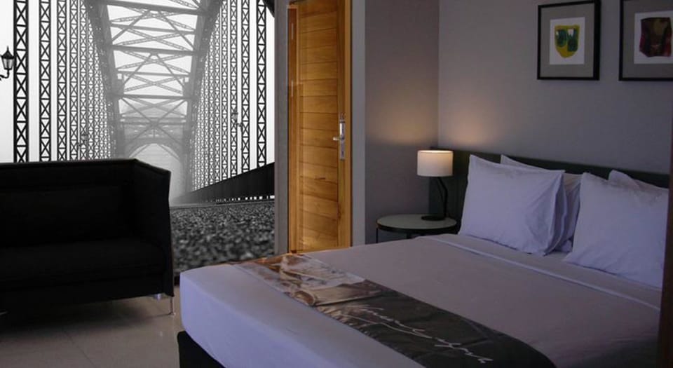 Premium bedding, in-room safe, desk, iron/ironing board