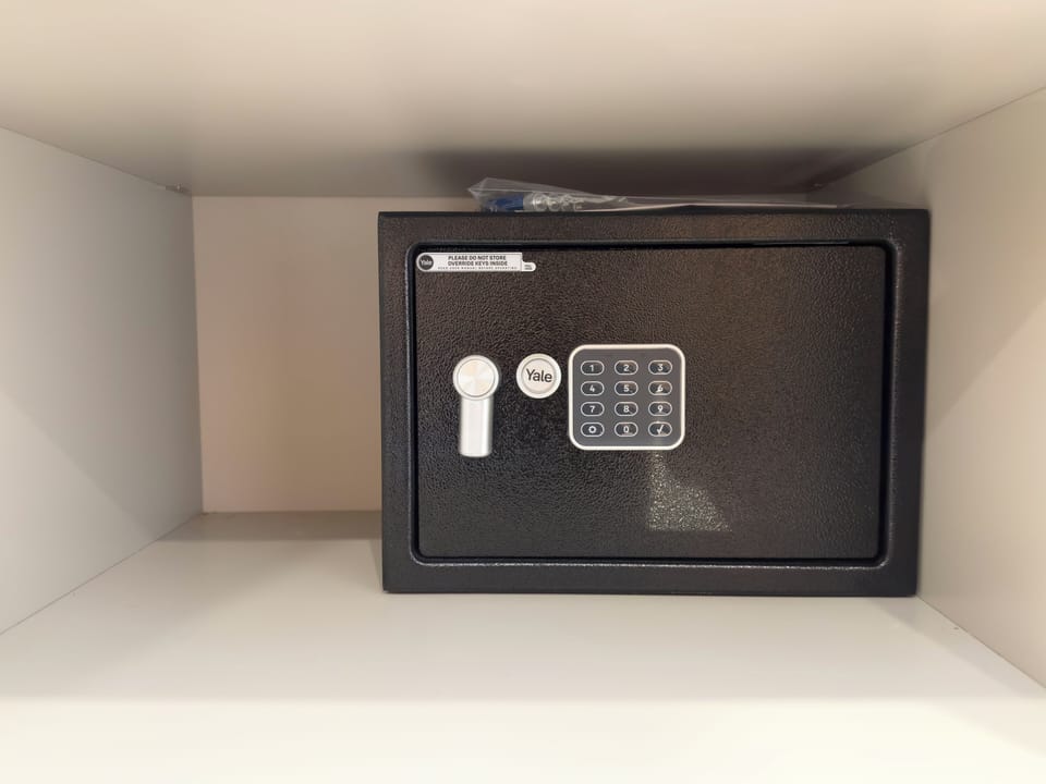 Deluxe Condo | In-room safe, iron/ironing board, WiFi (free)