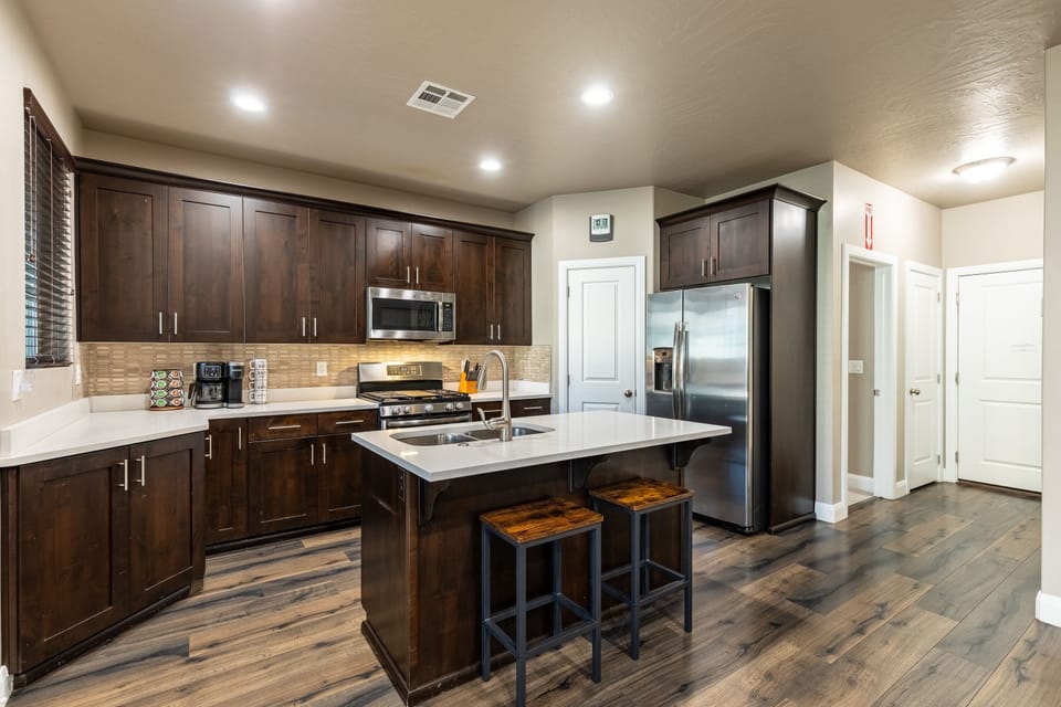 Townhome, 3 Bedrooms | Private kitchen | Coffee/tea maker, fridge, oven