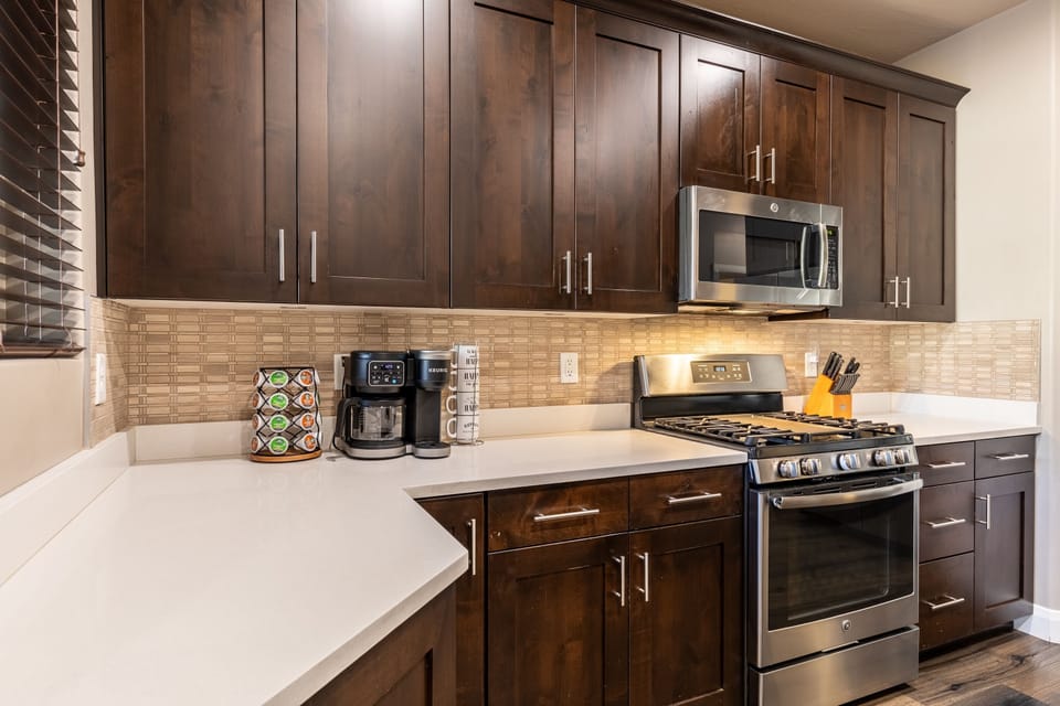 Townhome, 3 Bedrooms | Private kitchen | Coffee/tea maker, fridge, oven