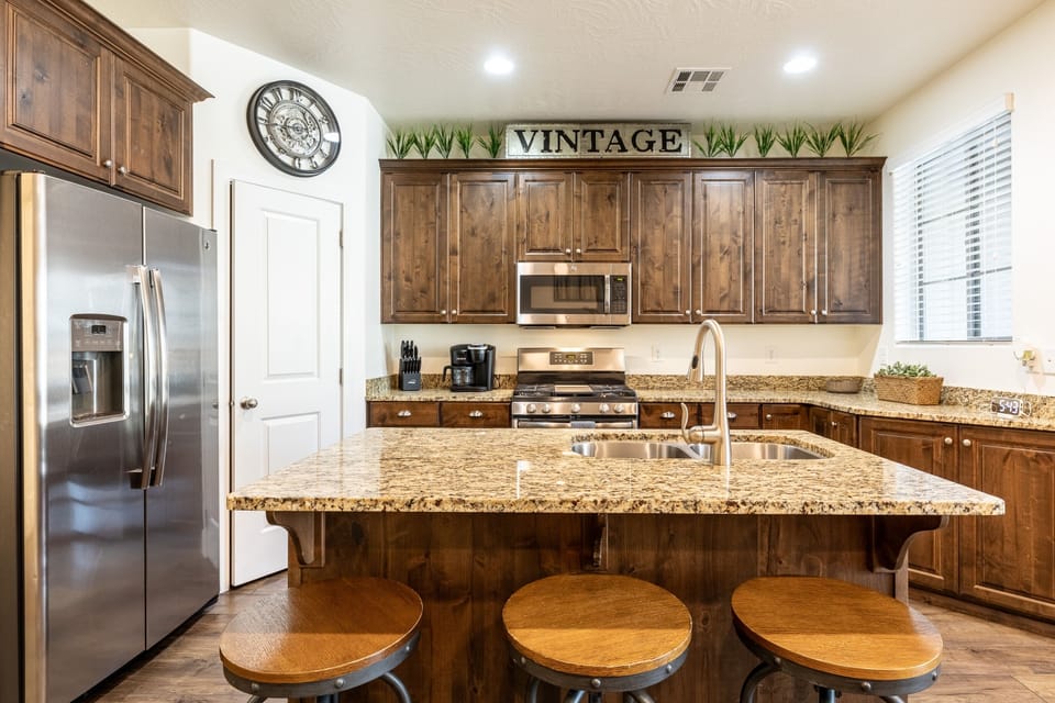 Townhome, 3 Bedrooms | Private kitchen | Coffee/tea maker, fridge, oven, toaster