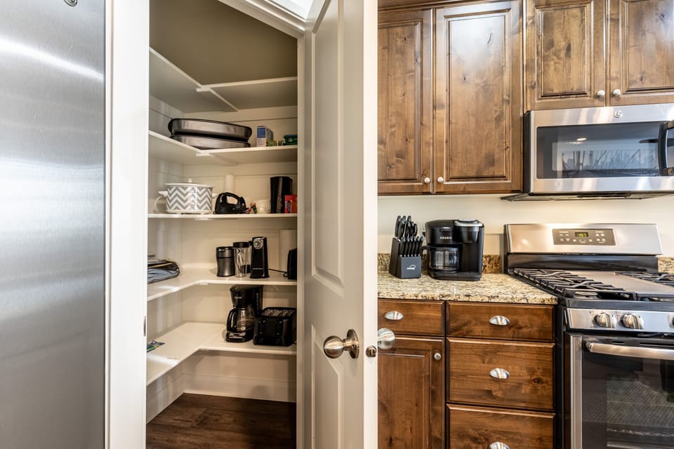 Townhome, 3 Bedrooms | Private kitchen | Coffee/tea maker, fridge, oven, toaster