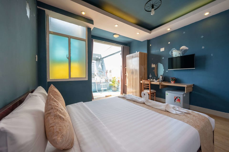 Panoramic Room | Premium bedding, desk, laptop workspace, soundproofing