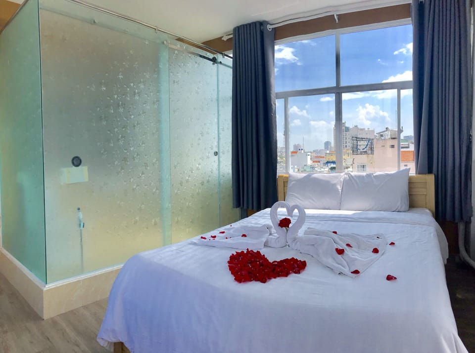 Panoramic Room | Premium bedding, desk, laptop workspace, soundproofing