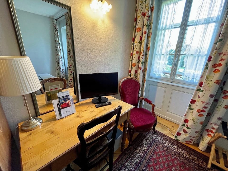 Double Room, Garden View | Iron/ironing board (on request), WiFi (free)