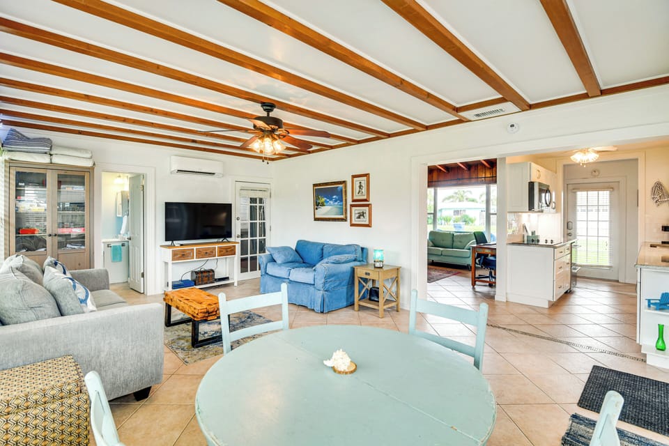 House (2 Bedrooms) | Interior